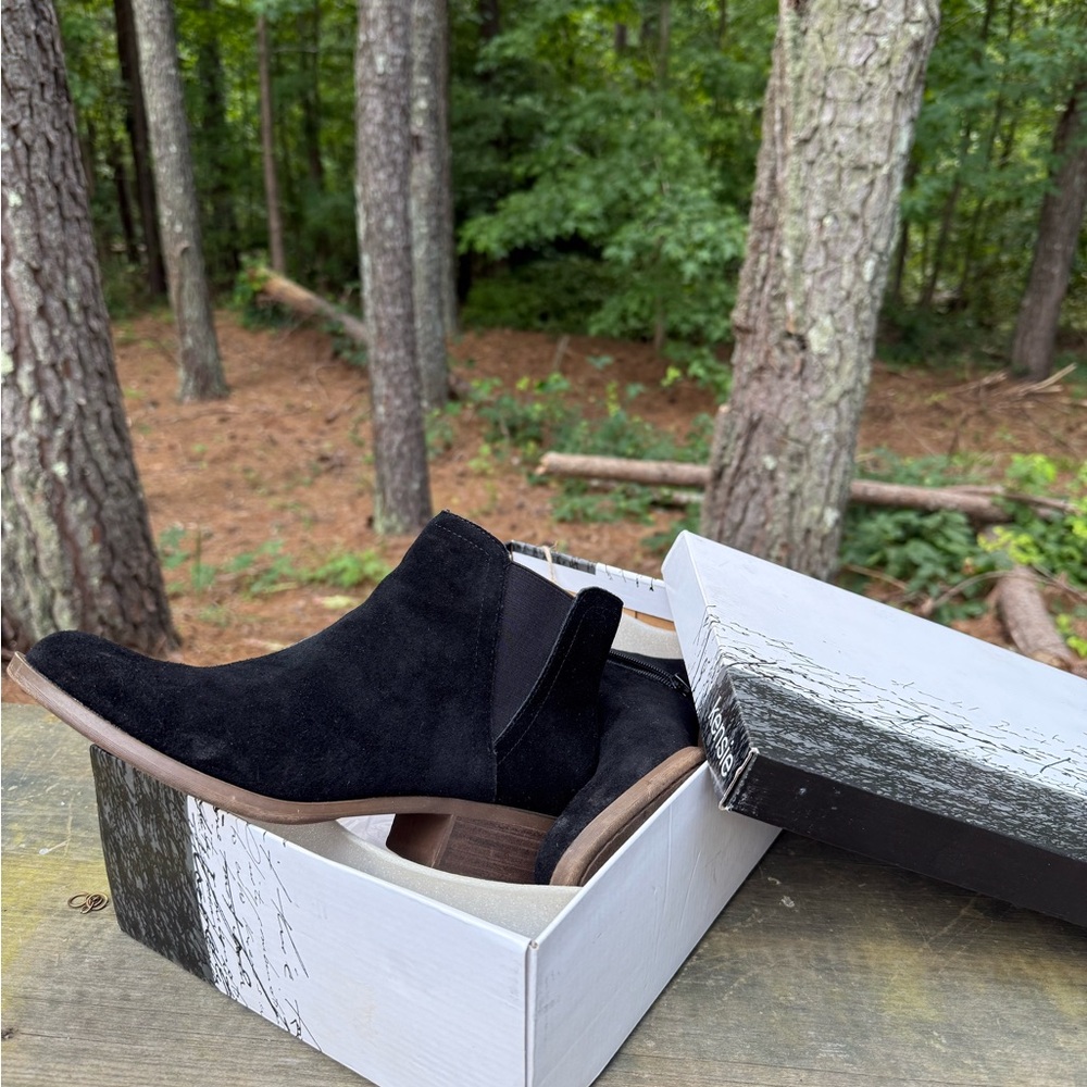 Kensie Black Ankle Booties Sleek and Stylish